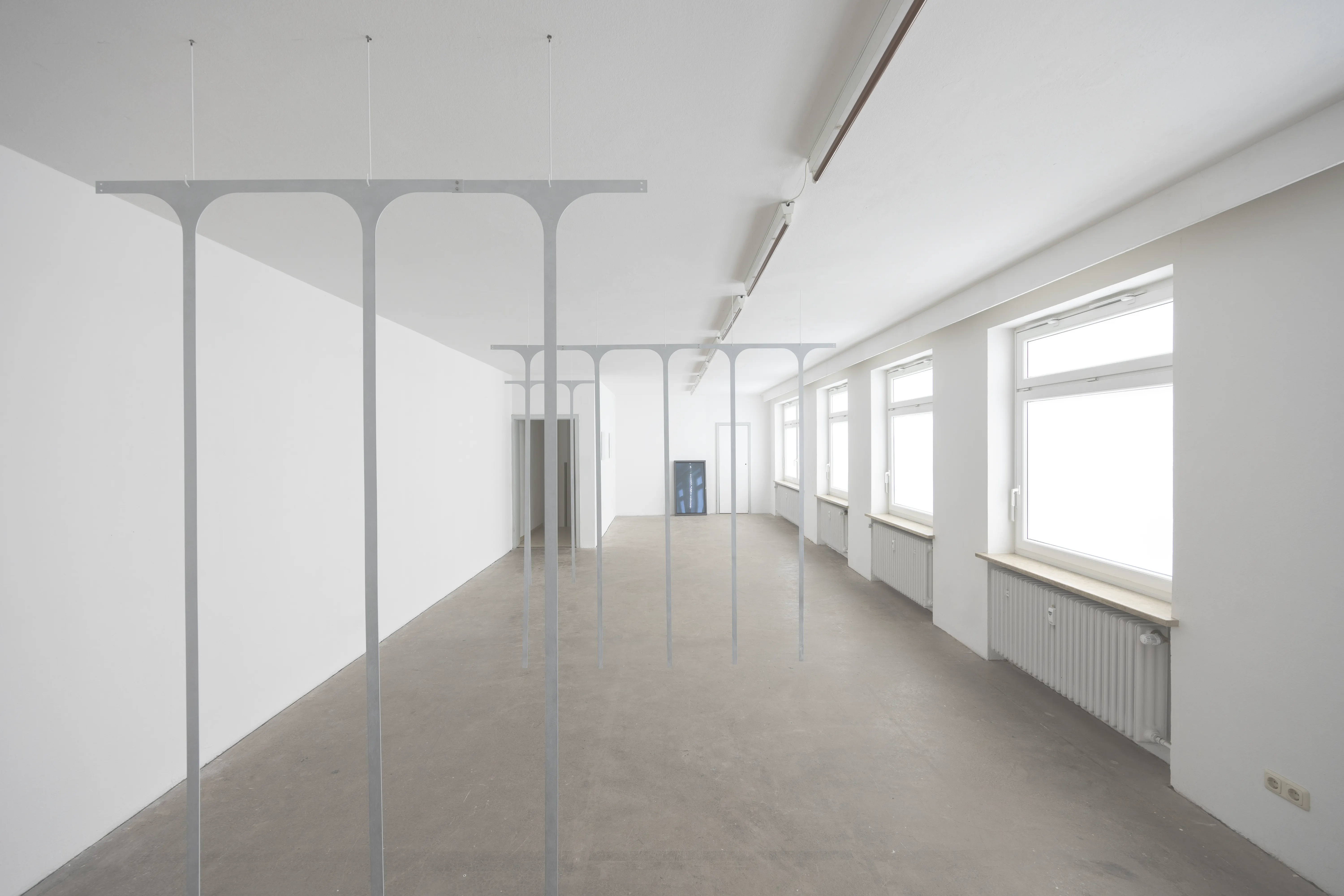 Detailbild FAR FROM HOT BATHS (installation view)